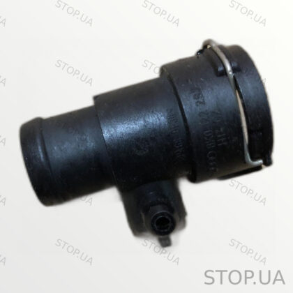 8K0122293F фланец системы охлаждения Фланец системы охлаждения Audi Q5 12-1