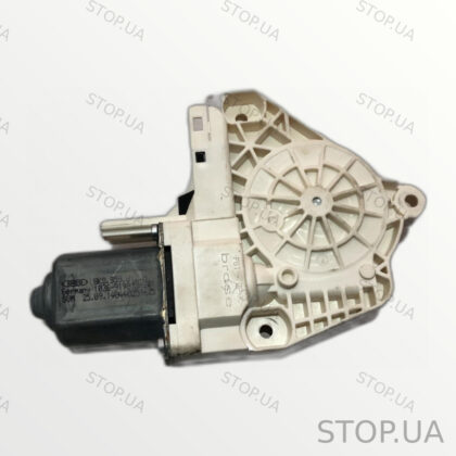 8K0959812A моторчик стеклоподъемника задний правый Моторчик стеклоподъемник