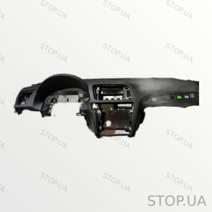 8R1857735C панель приборов Панель приборов консоль торпедо Audi Q5 12-16 SK