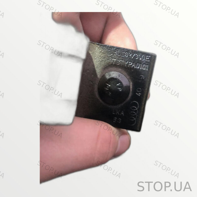 8U0827300E петля крышки багажника правая 8U0827300E Петля крышки багажника — изображение 2
