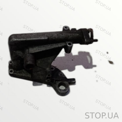 A6112000690 фланец системы охлаждения Фланец системы охлаждения Mercedes Vi