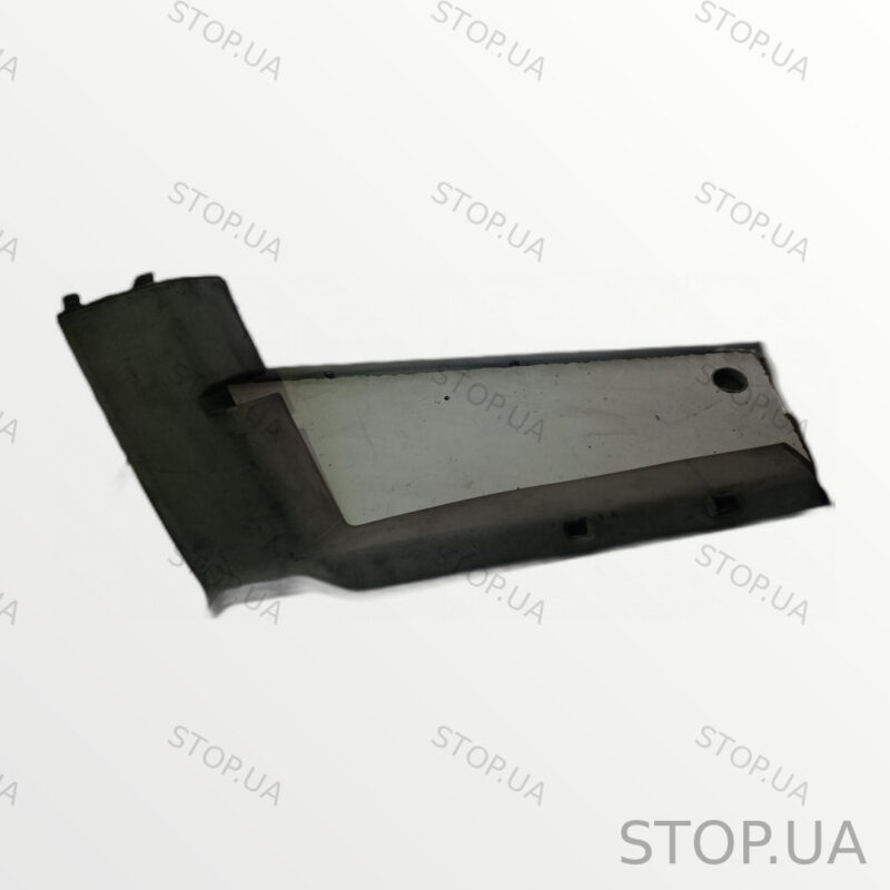 A6386925801 обшивка стойки правая задняя Обшивка правой задней стойки Merce