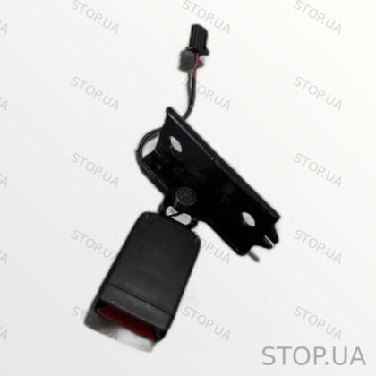 C100001061 замок ремня безопасности Rivian R1T (2022–2023)