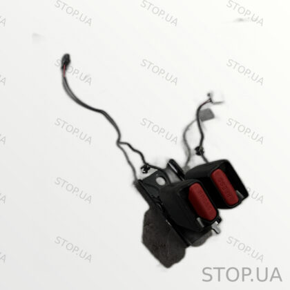 C200001056 замок ремня безопасности Rivian R1T (2022–2023)