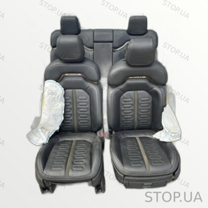 C200030804 Передние сиденья Rivian R1T (2022–2023)