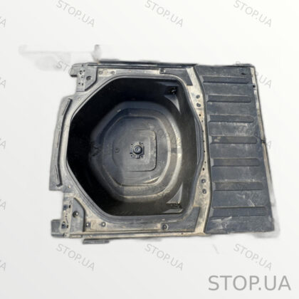 C500000354 корито заднего багажника Rivian R1T (2022–2023)