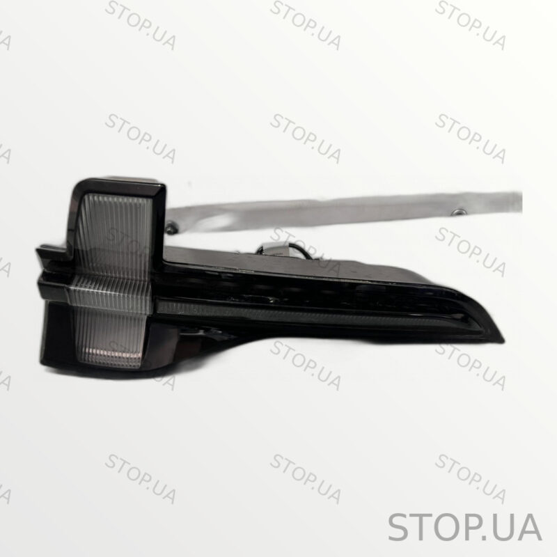 LJ8B13A602AC задний правый фонарь Задний правый фонарь Ford Mustang Mach-E