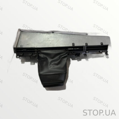 LJ8B19C696A накладка вентиляционной панели Накладка вентиляционной панели п