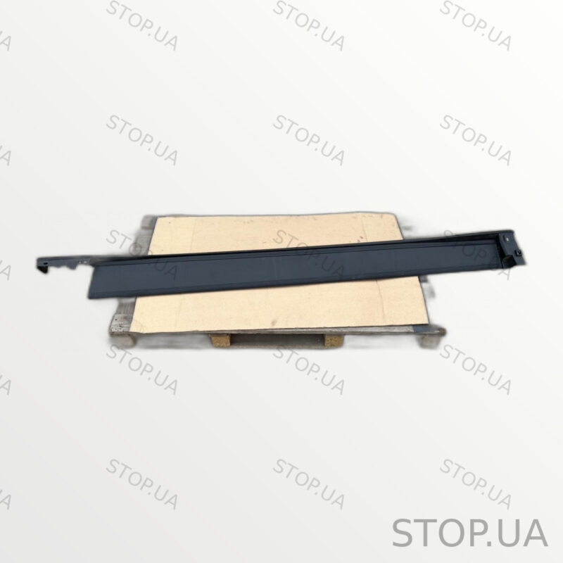 LJ8BR10154 накладка порога Накладка порога правая Ford Mustang Mach-E 21-23
