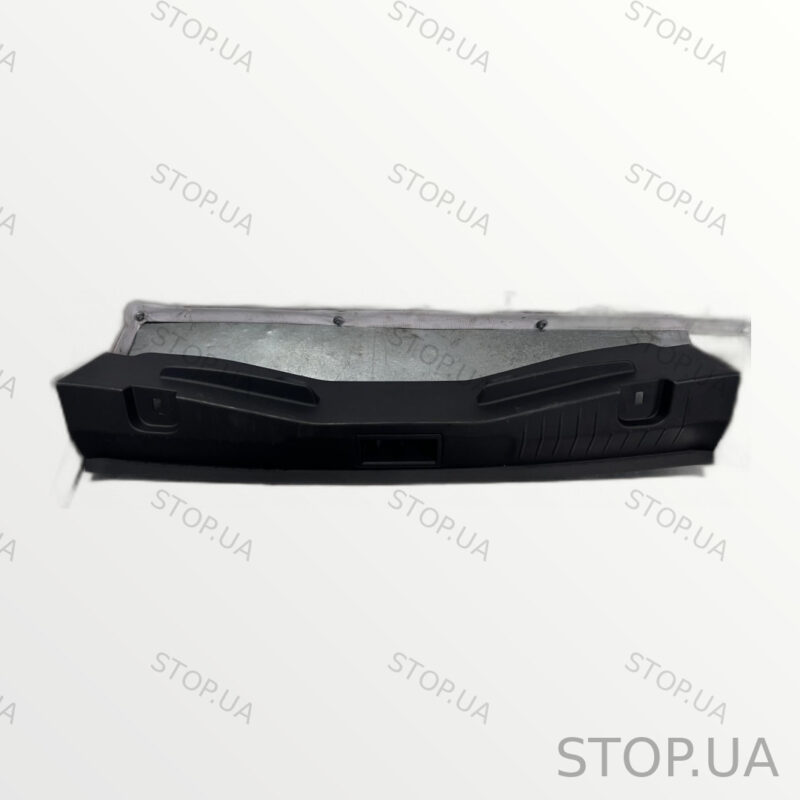 LJ8BR404D84ACW накладка порога багажника внутренняя Накладка внутреннего по