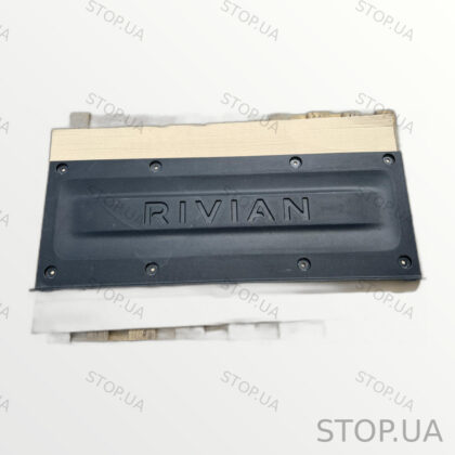 PT00000353 накладка багажника Rivian R1T