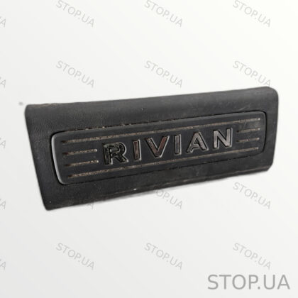 PT00001404 накладка дверного порога Rivian Array (2022–2023)
