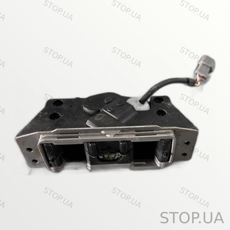PT00041067 замок крепления багажника Rivian R1T